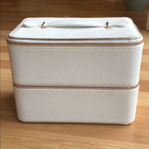 New Holt Renfrew Cosmetic Case *Free Gift 🎁*